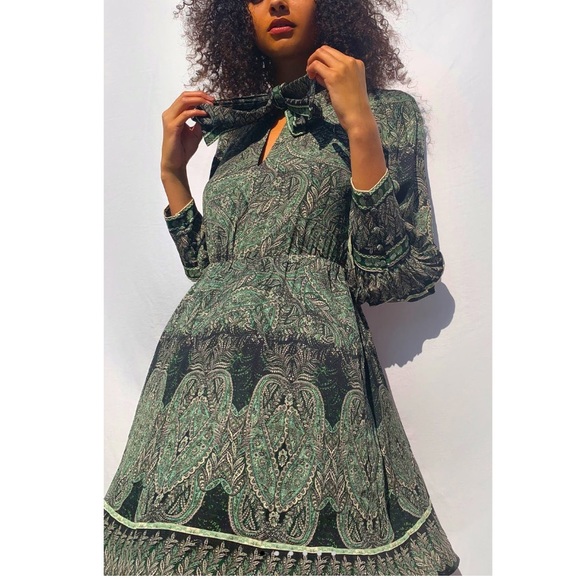 Host pick! Alice + Olivia Tanisha Flare dress with neck tie - Picture 2 of 9